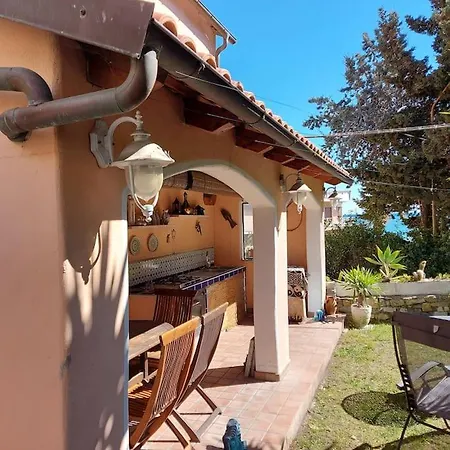 Ananda House - Garden & Seawiew- Ferienhaus *